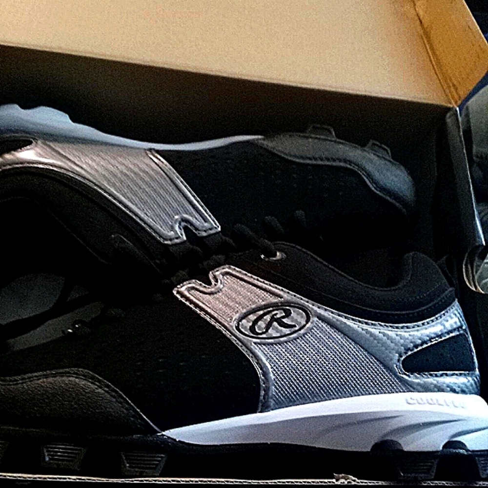Rawlings size 10 men cleats
